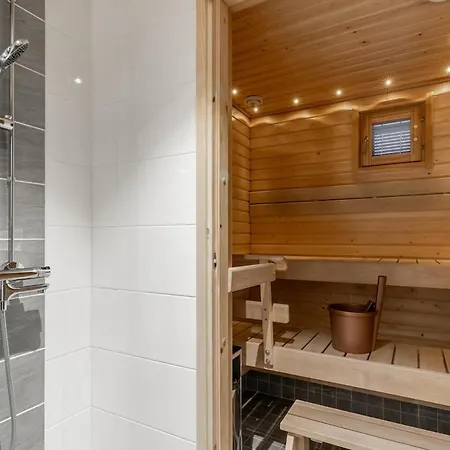 Scandi Forest Flat Across From The Train Station *