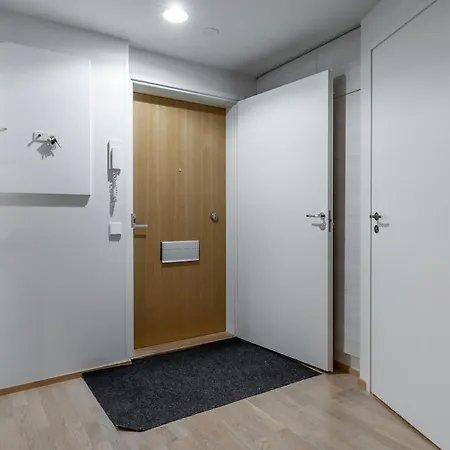 Scandi Forest Flat Across From The Train Station