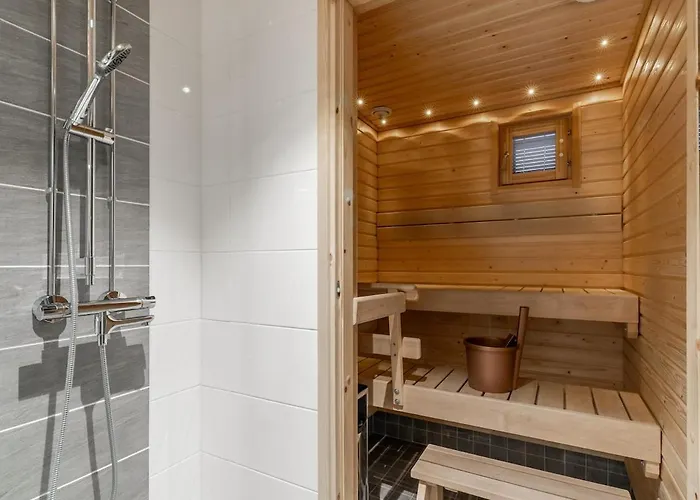 Scandi Forest Flat Across From The Train Station *