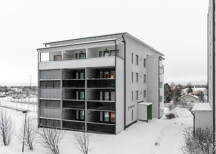 Scandi Forest Flat Across From The Train Station Apartment *