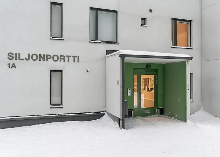 Apartment Scandi Forest Flat Across From The Train Station